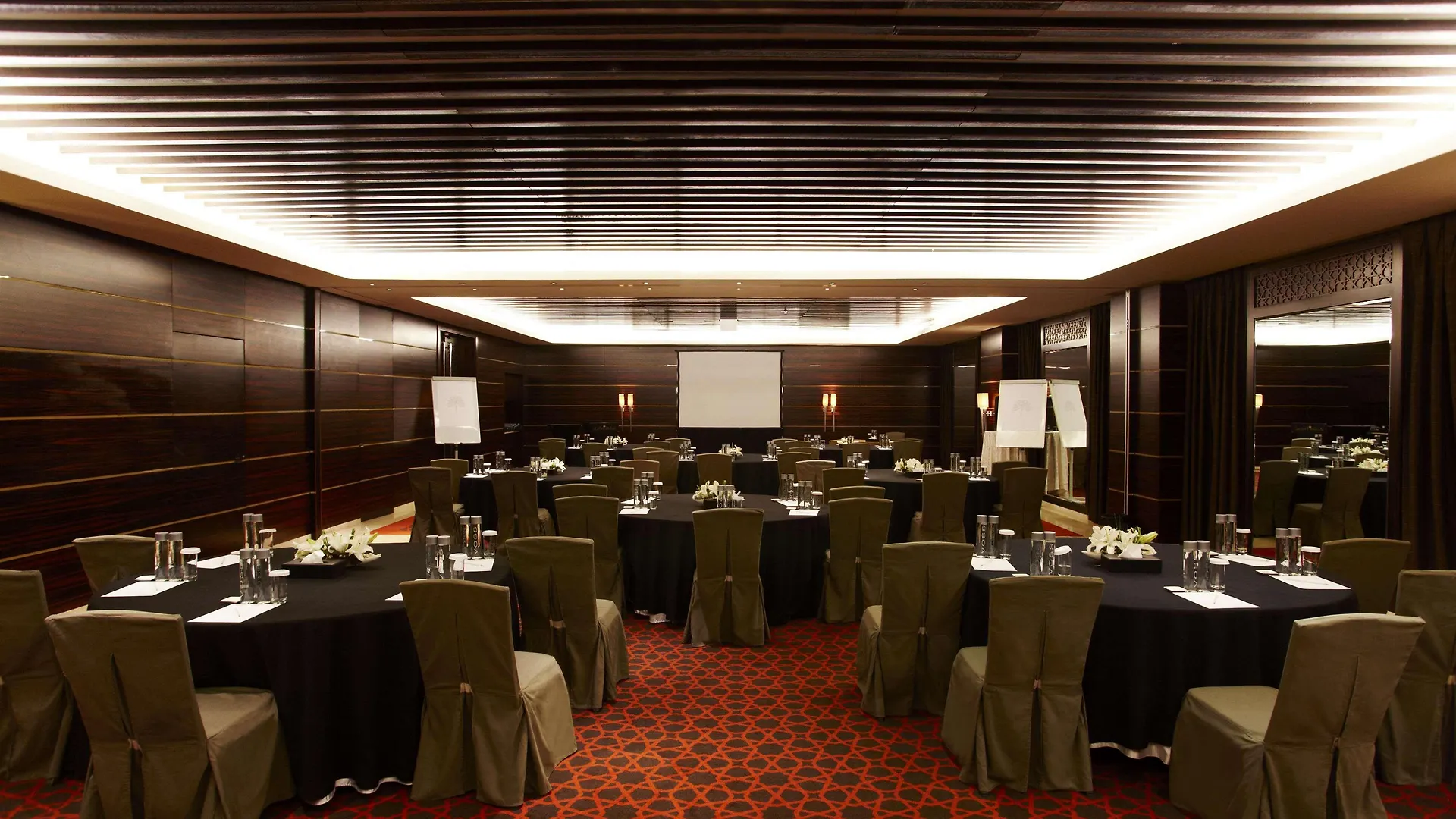 Raffles Dubai Hotel 5*,