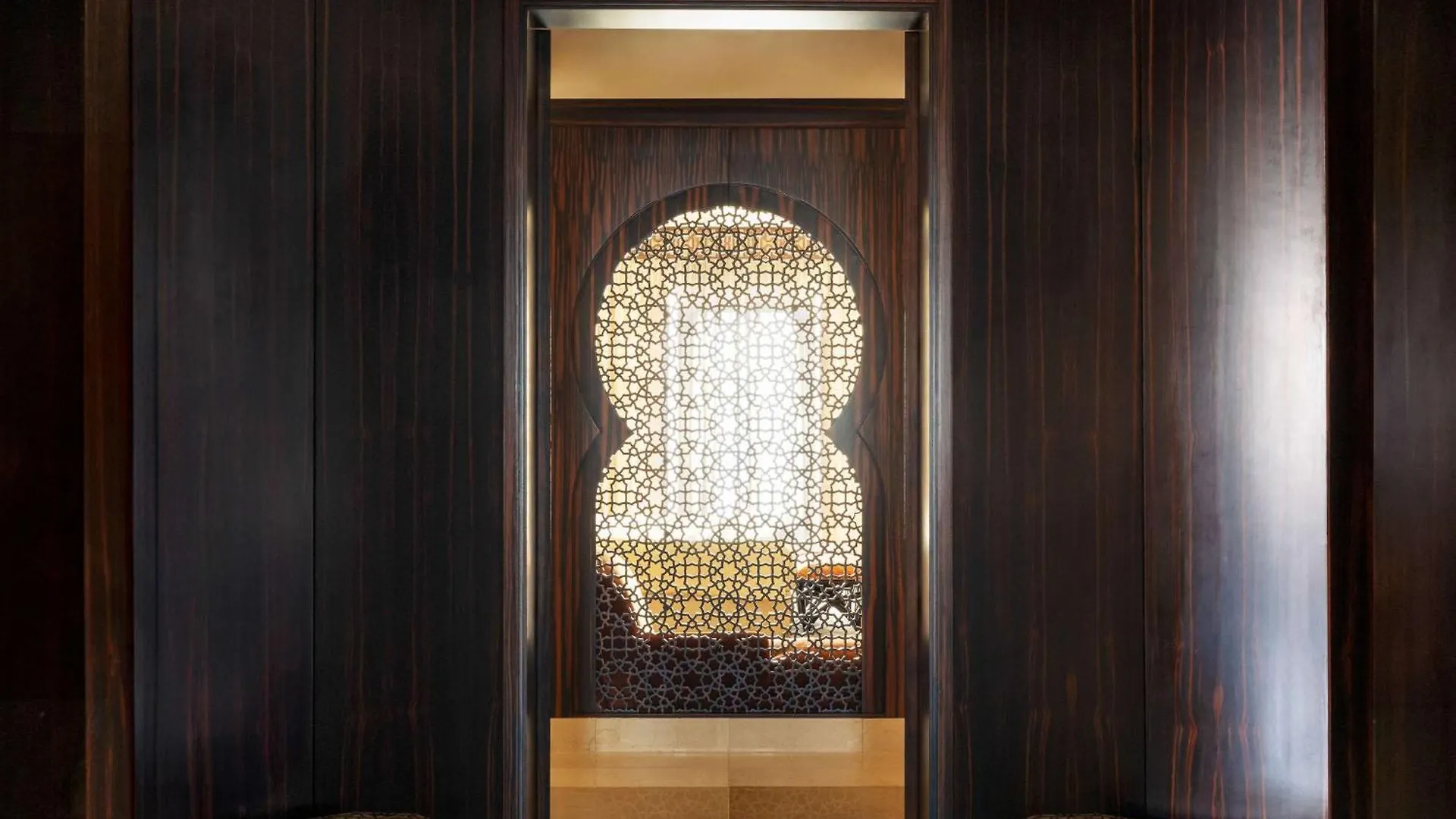 Raffles Dubai Hotel 5*,